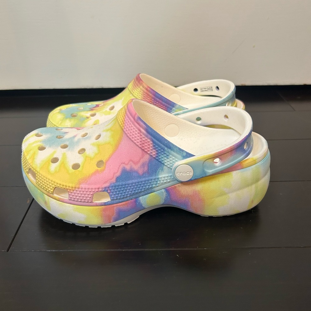 Crocs Tie dye multicolored platform comfort